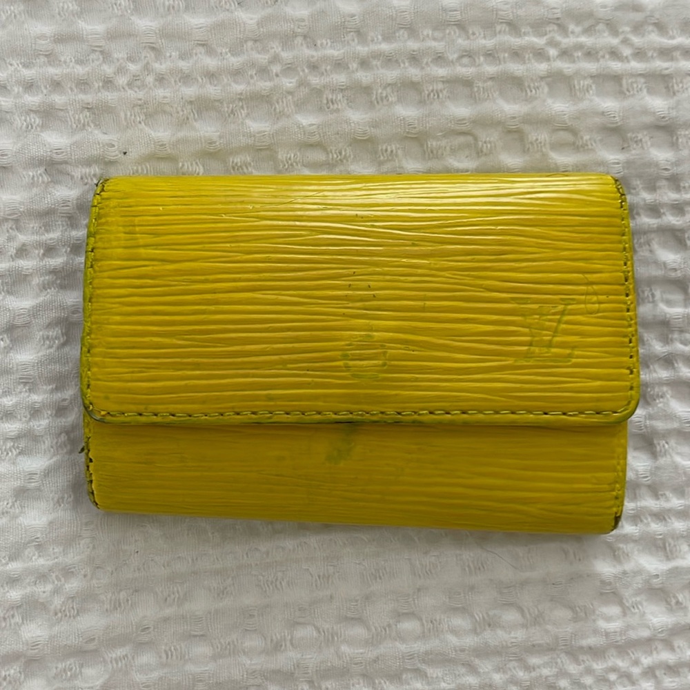 Louis Vuitton EPI leather key holder